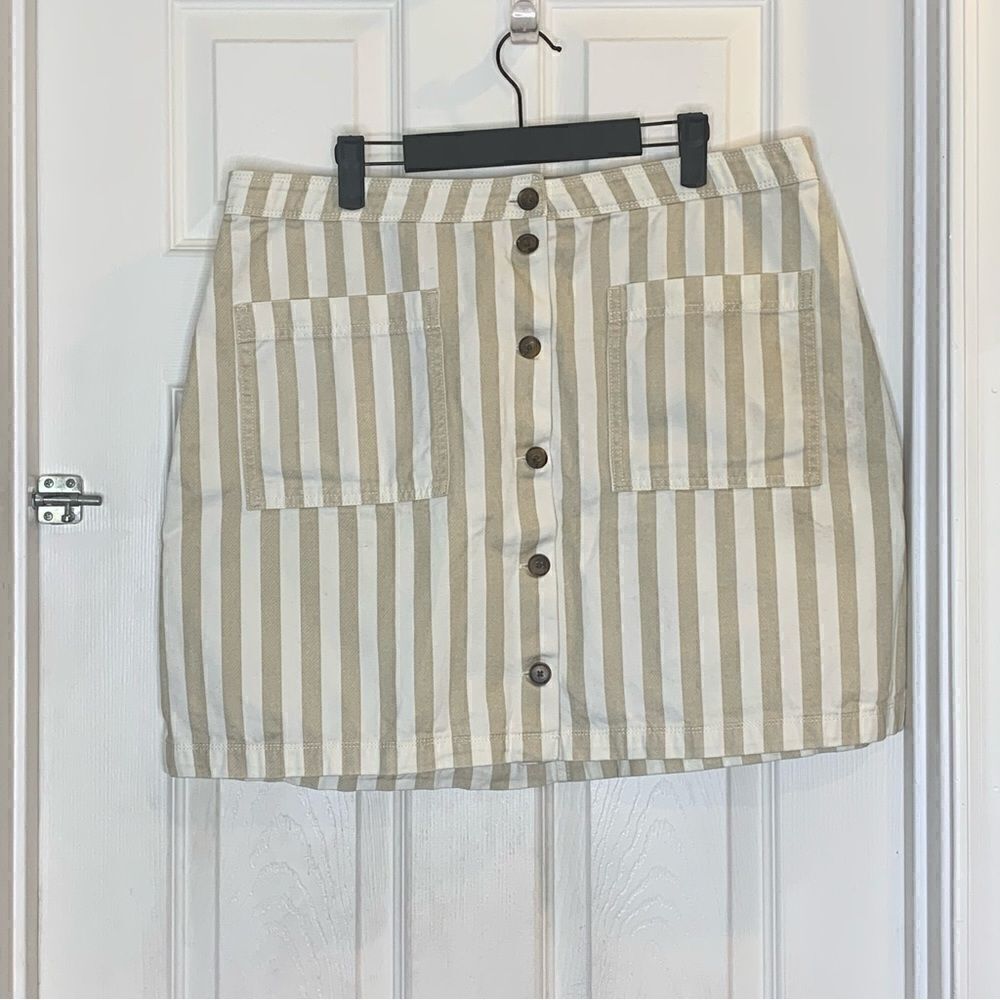 Old Navy Cream and Tan Striped Mini Skirt Size 16